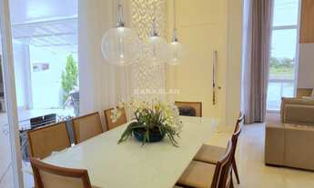 Imagem 3: Casa à Venda no Centro de Tijucas/SC. Conta com 3 dormitórios sendo 1 suíte com closet, li