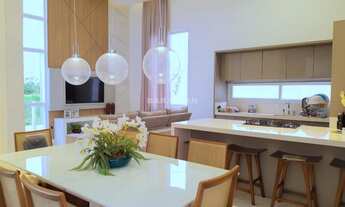 Imagem 4: Casa à Venda no Centro de Tijucas/SC. Conta com 3 dormitórios sendo 1 suíte com closet, li