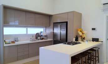 Imagem 6: Casa à Venda no Centro de Tijucas/SC. Conta com 3 dormitórios sendo 1 suíte com closet, li