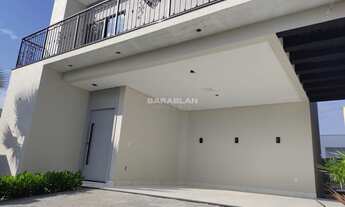 Imagem 3: Sobrado à Venda no loteamento Bosque da Mata, em Tijucas/SC. Conta com 3 dormitórios sendo