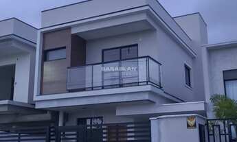 Imagem 3: Sobrado à Venda no loteamento Bosque da Mata, em Tijucas/SC. Conta com 3 dormitórios sendo