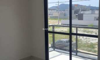 Imagem 6: Sobrado à Venda no loteamento Bosque da Mata, em Tijucas/SC. Conta com 3 dormitórios sendo