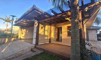 Imagem: Casa com closet e lareira em Montenegro