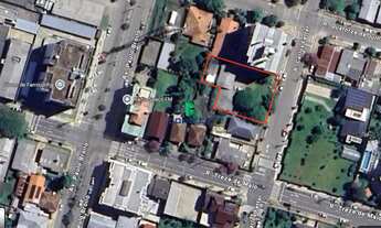 Imagem: Terreno de meio de quadra