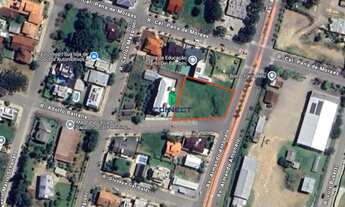 Imagem: Amplo terreno de esquina ao lado do centro