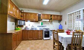 Imagem 7: Ampla Casa com 3 Dormitórios e Grande Pátio no Bairro Medianeira