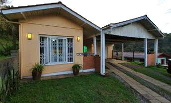 Imagem 3: Ampla Casa com 3 Dormitórios e Grande Pátio no Bairro Medianeira