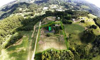 Imagem 2: Encantadora CHÁCARA a venda com CASA de 3 dormitórios e área para plantio