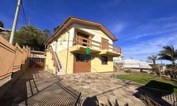 Imagem: Casa de 2 pavimentos e quiosque no Primeiro