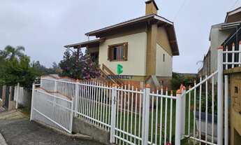 Imagem: Bela e ampla casa muito bem localizado no