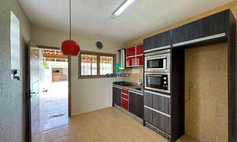 Imagem 6: Sobrado Amplo com Piscina e Espaço Gourmet – Conforto e Funcionalidade em Cada Detalhe