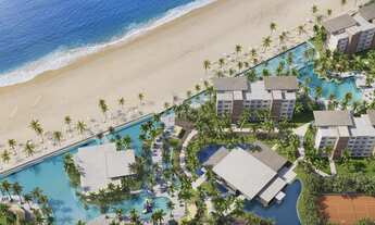 Imagem 4: O P R I V I L É G I O D O A L T O P A D R Ã O À BEIRA-MAR. Projetado em um terreno que co