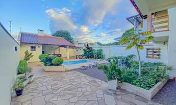 Imagem 2: Casa Ampla, 4 dormitórios, 1 suítes, 4 banheiro, 4 vagas na garagem, 436M² de Área Constru