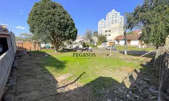 Imagem: Belo terreno plano de esquina no bairro