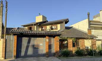 Imagem: Casa Alto Padrão com 4 Dormitórios e 258m²