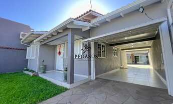 Imagem 3: Casa térrea semimobiliada no bairro Vicentina em São Leopoldo. Pátio amplo, painéis fotovo