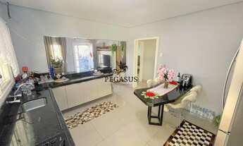 Imagem 6: Casa térrea semimobiliada no bairro Vicentina em São Leopoldo. Pátio amplo, painéis fotovo