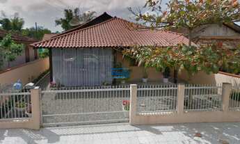 Imagem: Casa com 03 Quartos em Penha no Centro