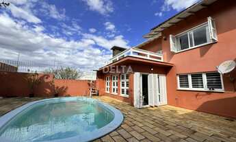 Imagem: Casa com 399 m² construídos no Bairro