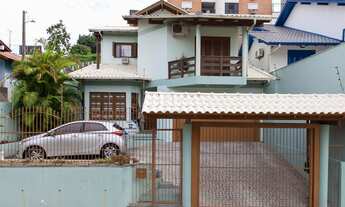 Imagem: Casa com 4 dormitórios e piscina no Jardim