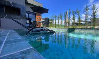 Imagem 3: Casa nova, plana, com 4 suítes, semimobiliada ,pronta para morar e condomínio com infraest