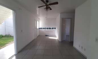 Imagem 2: Casa à venda em condomínio com 2 dormitórios e 2 vagas de garagem no Bairro Santo Afonso