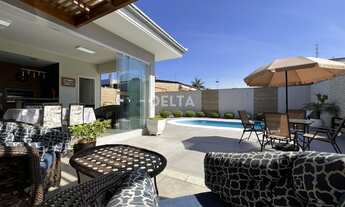 Imagem 3: Descubra o conforto e a sofisticação desta incrível casa semimobiliada a venda, localizad