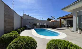 Imagem 6: Descubra o conforto e a sofisticação desta incrível casa semimobiliada a venda, localizad