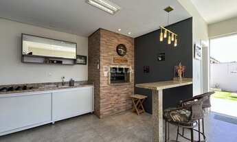 Imagem 7: Descubra o conforto e a sofisticação desta incrível casa semimobiliada a venda, localizad