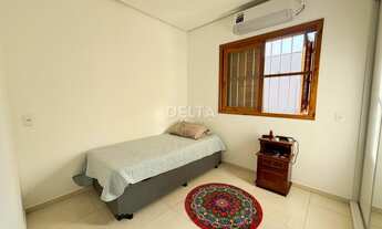 Imagem 3: Casa com 2 Quartos com pátio frente e fundos à Venda por R$ 265.000,00