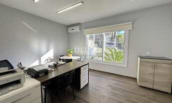 Imagem 6: Linda Casa Reformada com Vista no Ideal