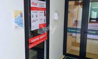 Imagem 7: Apartamento semimobiliado, com 3 quartos, sala de estar e jantar, e 1 vaga de garagem. Loc