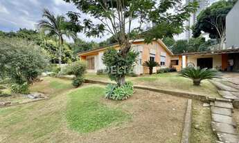 Imagem: Residência em terreno com 1081m² no Bairro