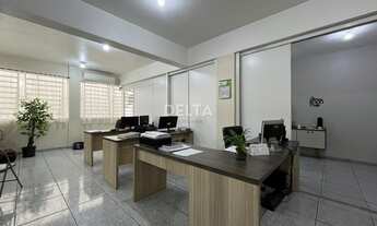 Imagem: Sala comercial mobiliada, com 75 m² privativos