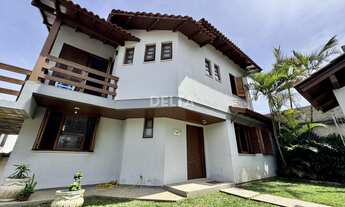 Imagem: Casa com 04 Quartos e piscina, no Bairro