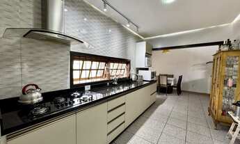 Imagem 4: Casa com 04 Quartos e piscina, no Bairro Ouro Branco em Novo Hamburgo