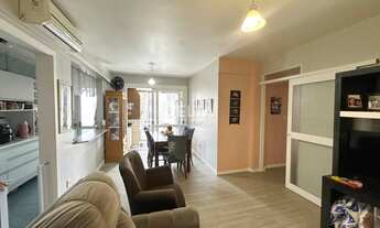 Imagem 2: Apartamento amplo, com 02 quartos, 01 vaga, sacada com churrasqueira. Bairro Rio Branco