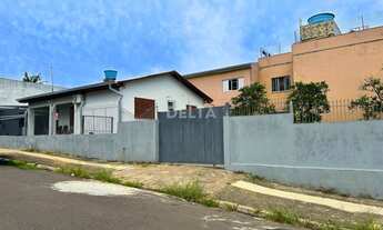 Imagem: Casa à Venda com 3 Quartos, quintal amplo