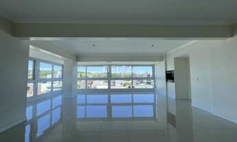 Imagem 2: Amplo apartamento com 3 quartos, sendo 01 suíte, 02 vagas individuais cobertas, no Centro