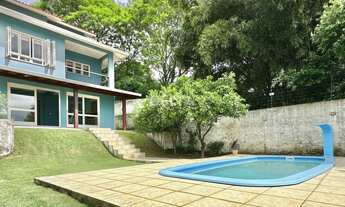 Imagem: Casa com 4 quartos, 2 vagas cobertas, pátio