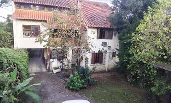 Imagem 2: Casa Igara, parte de cima com pátio churrasqueira e mais dois quartos com banheiro e cozin