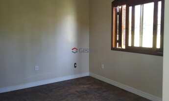 Imagem 4: Casa residencial e loja comercial na frente, separadas por um amplo terreno