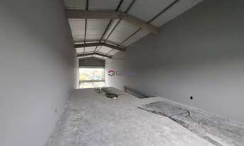 Imagem: Loja térrea com mezanino no Bairro Igara