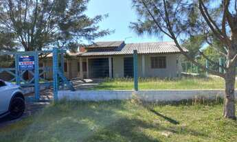 Imagem: Casa com 3 dormitórios e 2 banheiros