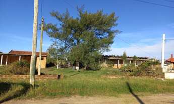 Imagem: Terreno localizado próximo ao mar