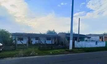 Imagem 2: Casa alvenaria com 2 dormitórios e 2 anexos nos fundos