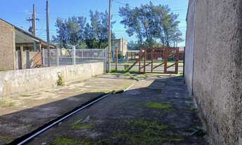 Imagem 4: Casa geminada com 2 dormitórios próximo ao mar e avenida principal