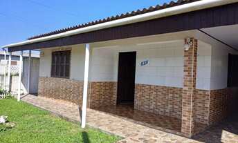 Imagem 2: Ótima casa de alvenaria com 2 dormitórios e mais anexo nos fundos com 2 dormitórios, semim