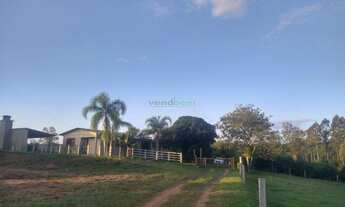 Imagem 2: Chácara, 3 dormitórios, 1 suítes, 3 banheiro, 2 vagas na garagem, 194M² de Área Construída