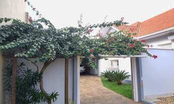 Imagem 2: Casa, 4 dormitórios, 1 suítes, 3 banheiro, 2 vagas na garagem, 20M² de Área Construída